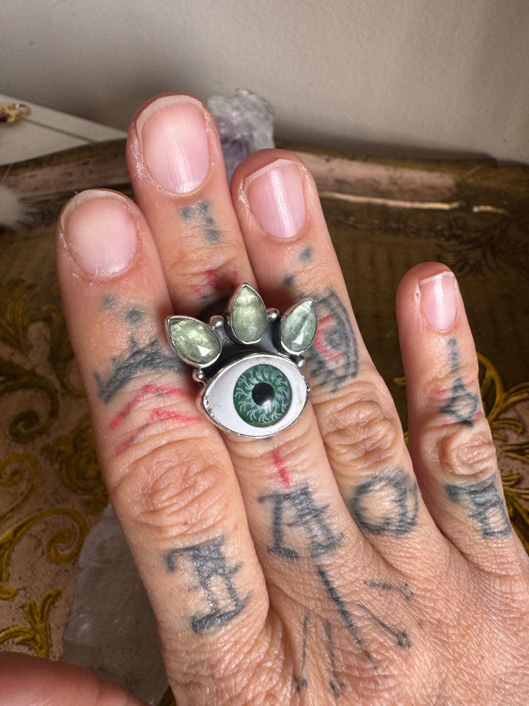 Eye peridot ring