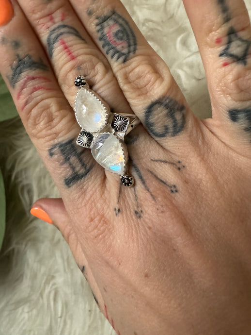 Double teardrop moonstone