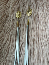 Long tassle buckle