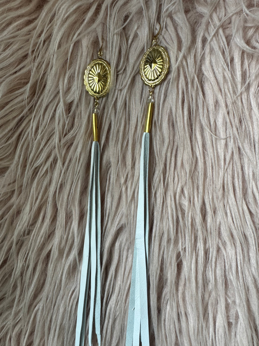 Long tassle buckle