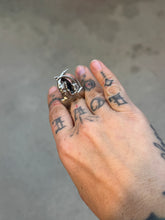 Great horn barn owl talon