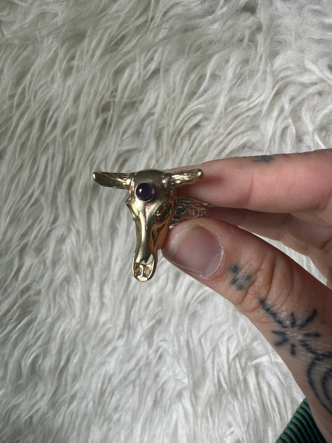 Adjustable bull amethyst