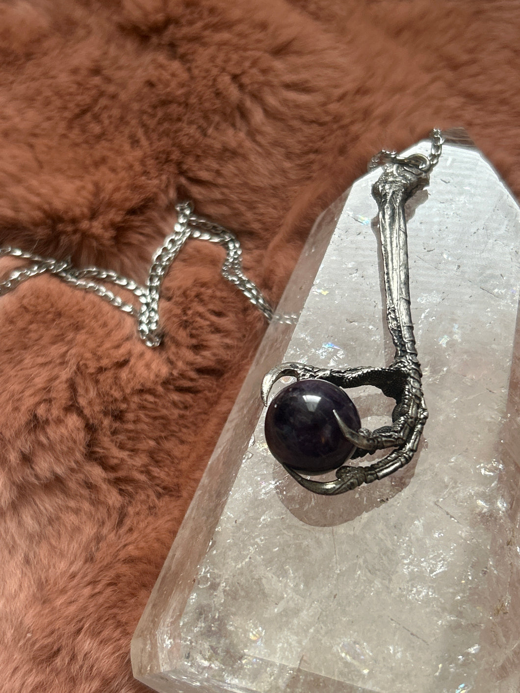 Hawk talon 925. Sterling silver holding crystal