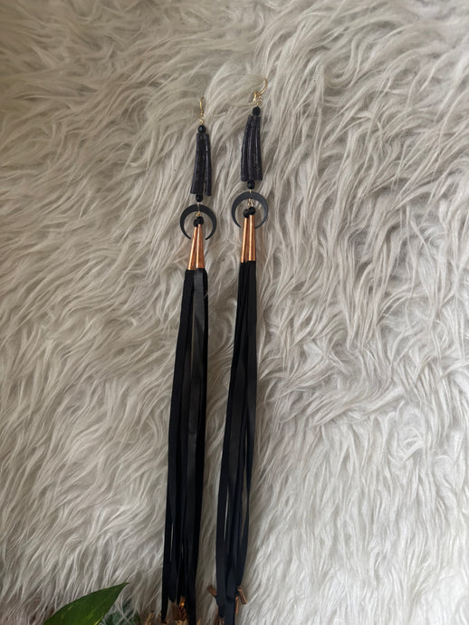 Moon black fringe denatelium