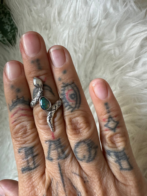 Snake opal size 7