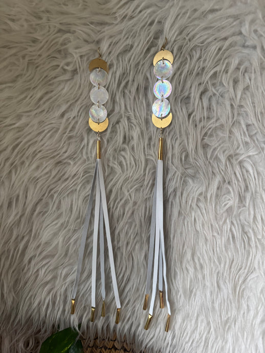 Long white fringe moon